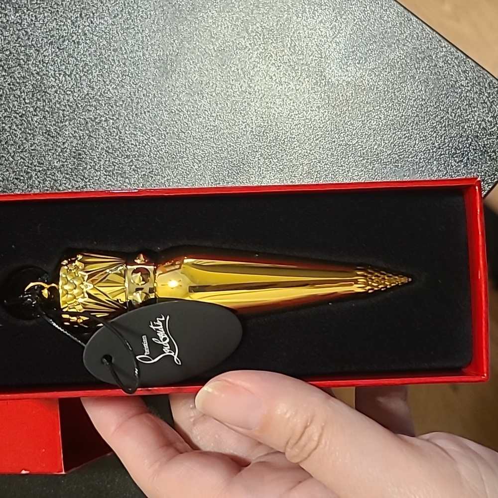 Christian Louboutin Rouge Silky stain Lipstick 001 - Picture 4 of 7